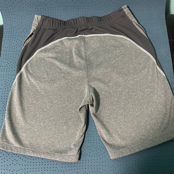 H&M men sport shorts size S excellent condition - Picture 2 of 3